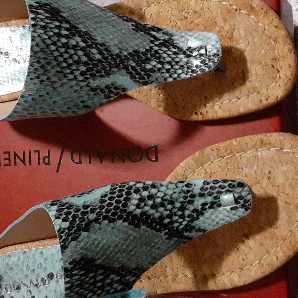Donald Pliner Turquoise and black sandals size 7Medium